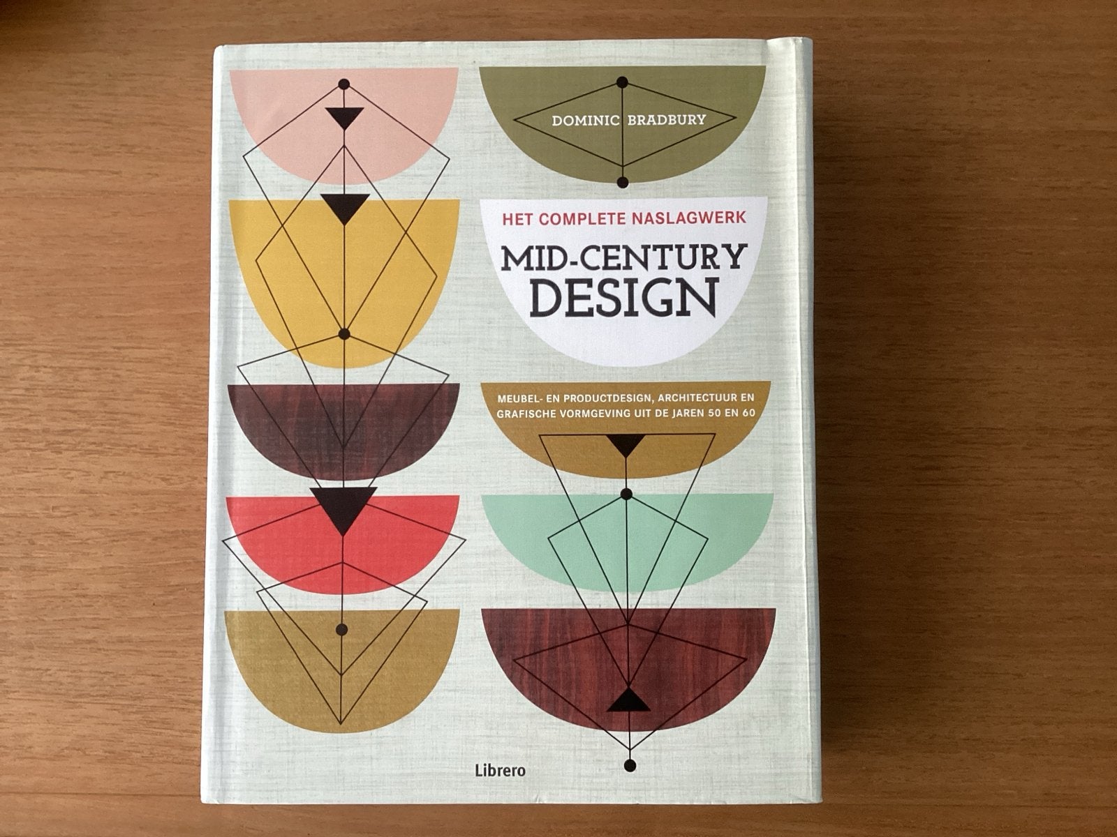 Het Complete Naslagwerk Mid-Century Design, Boeken, Kunst en Cultuur | Fotografie en Design, Ophalen, Zo goed als nieuw, Overige onderwerpen