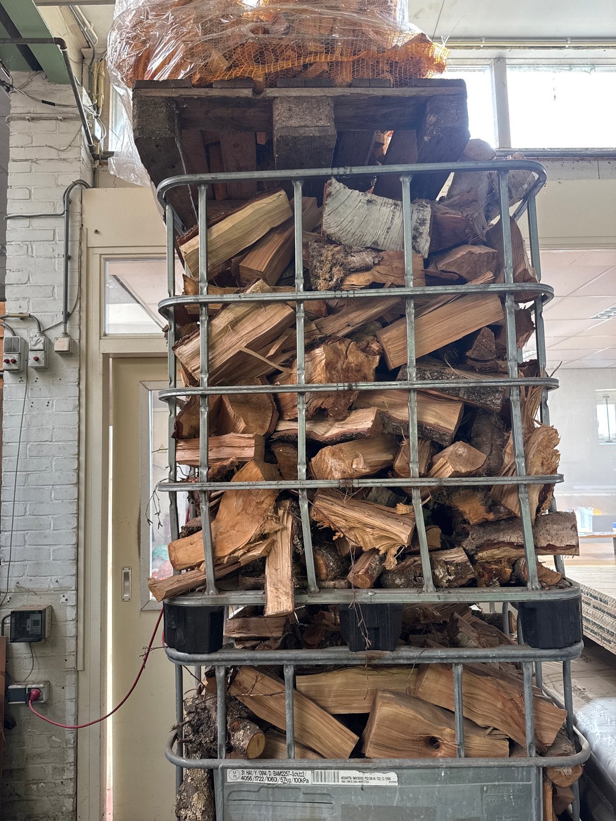 Gekloofd brandhout in IBC-container, 3 tot 6 m³, Ophalen of Verzenden, Overige houtsoorten, Blokken