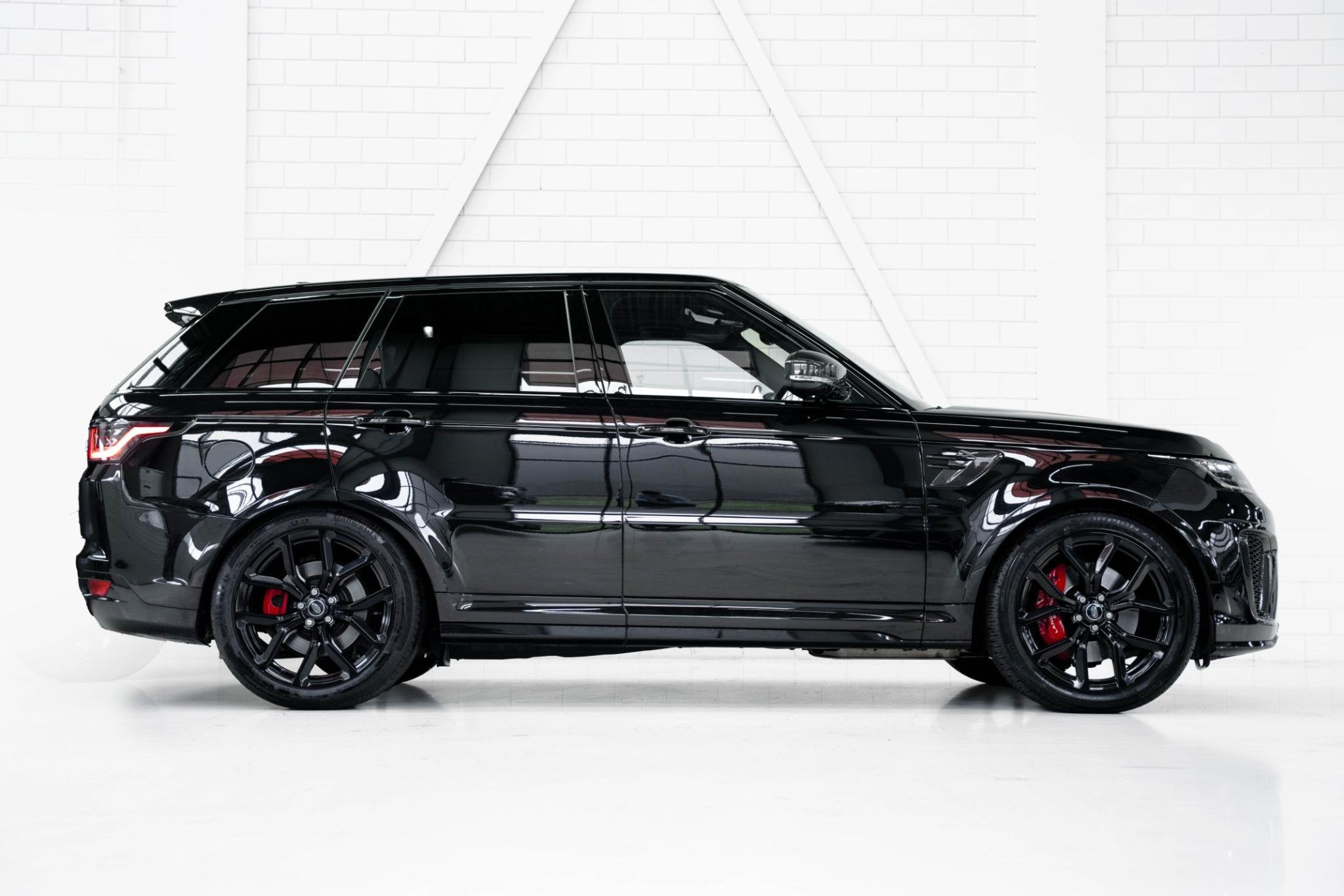 Land Rover Range Rover Sport P575 SVR Carbon Edition | Carbo, Auto's, Automaat, Stof, 3000 kg, Zwart
