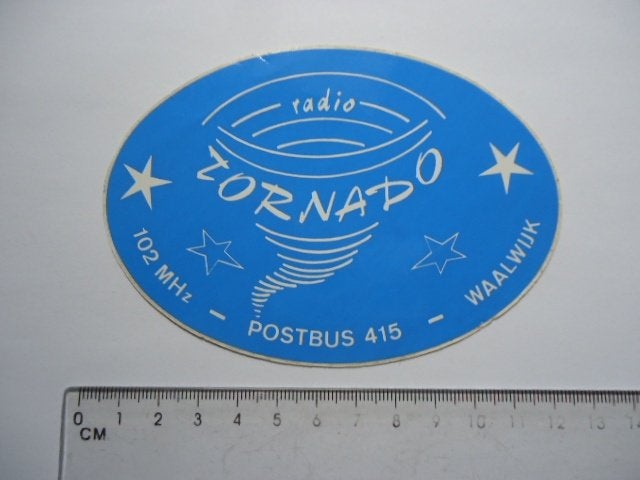 sticker oud Radio Tornado waalwijk piraat piraten zender, Verzenden, Zo goed als nieuw, Bedrijf of Vereniging