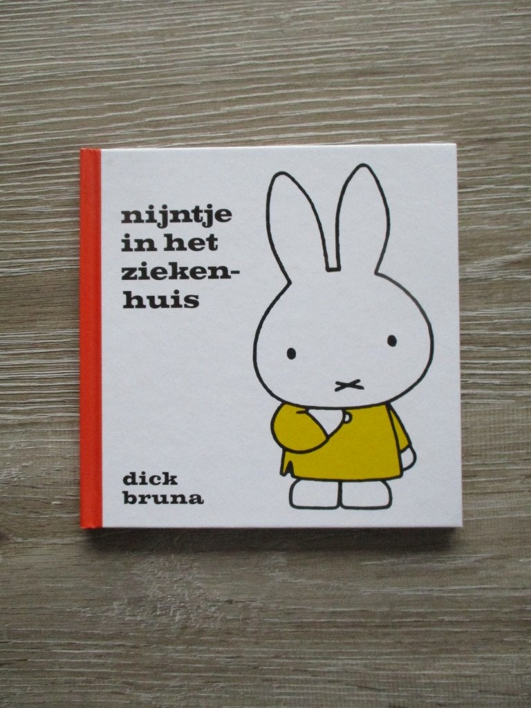 Nijntje in het ziekenhuis - Dick Bruna, Ophalen of Verzenden, Gelezen, Fictie algemeen