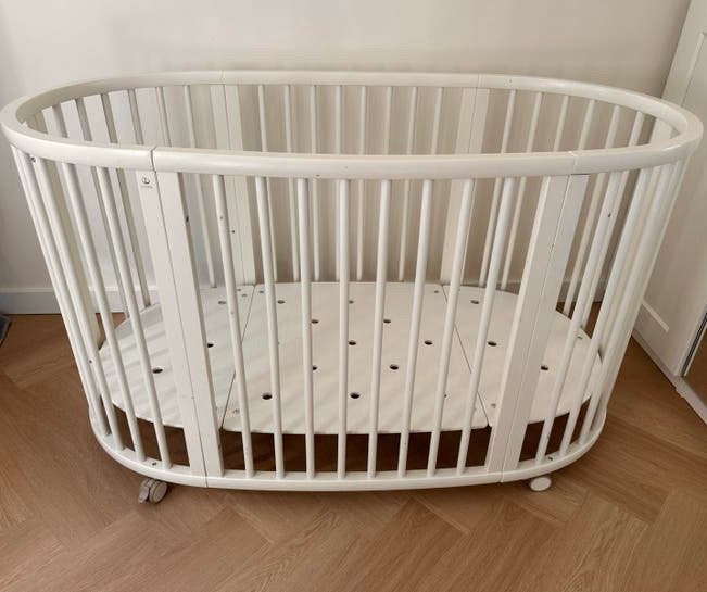 Stokke Sleepi Bed V3 Wit Ovaal Ledikant + matras, Kinderen en Baby's, Ophalen, Gebruikt, Ledikant
