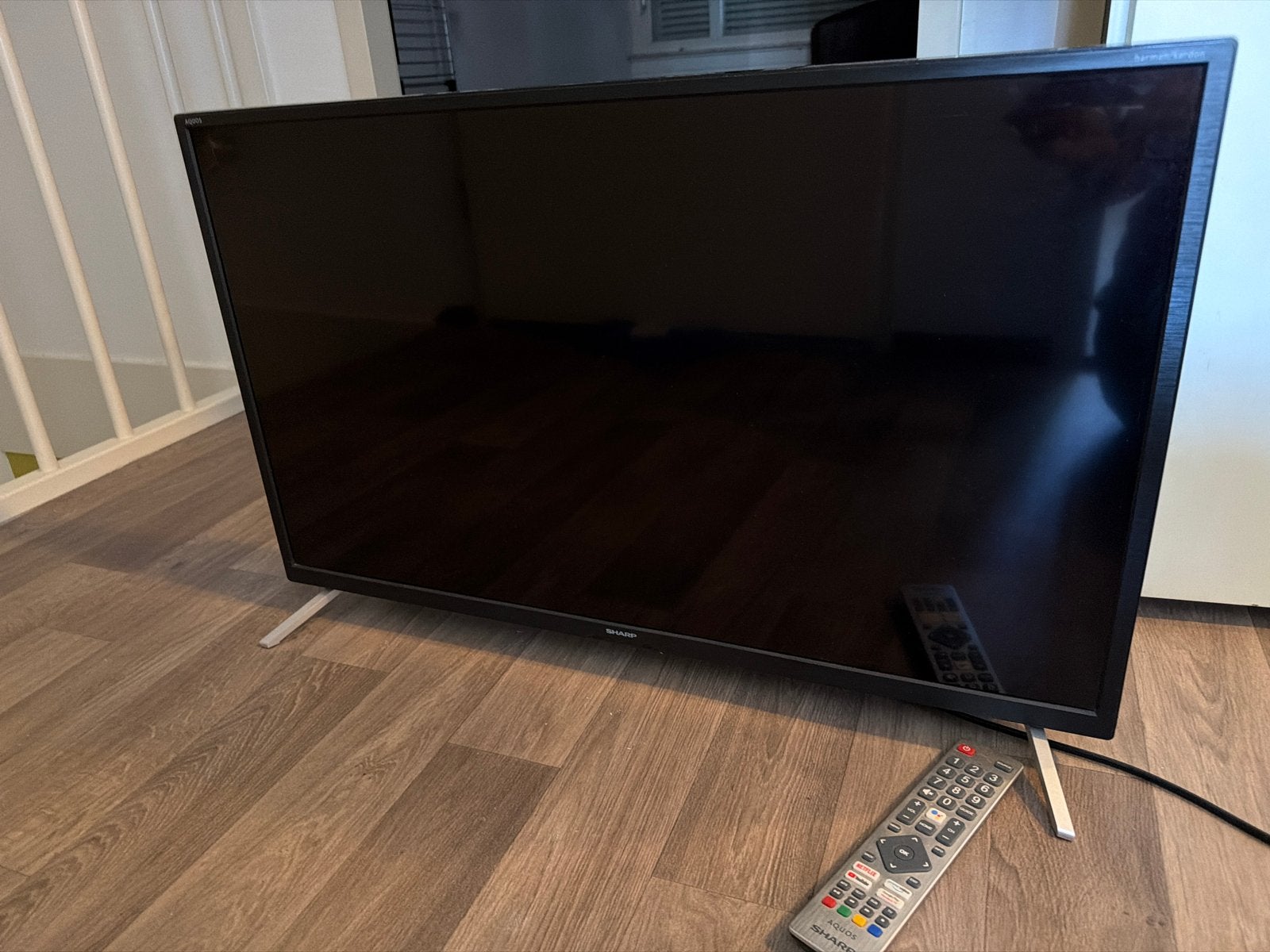 Sharp 32" HD Ready LED TV met Harman/Kardon Audio, Audio, Tv en Foto, Televisies, Gebruikt, LCD, Minder dan 40 cm, HD Ready (720p)