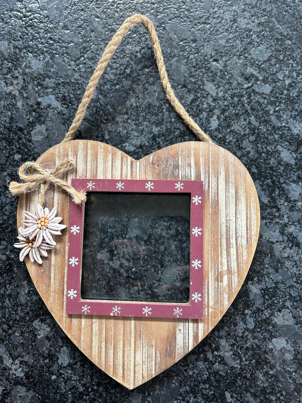 Houten hart fotolijstje met touw en decoratie, Audio, Tv en Foto, Fotografie | Fotolijsten, Ophalen, Gebruikt, Hout, Standaard fotolijst