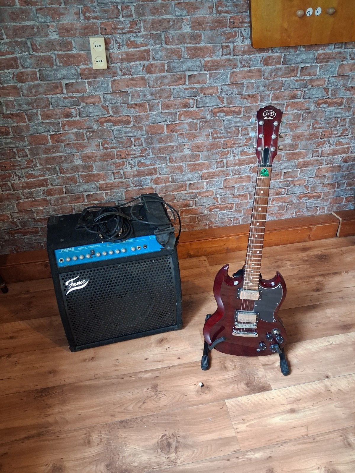 Electrische gitaar met versterker, Muziek en Instrumenten, Snaarinstrumenten | Gitaren | Elektrisch, Ophalen of Verzenden, Solid body