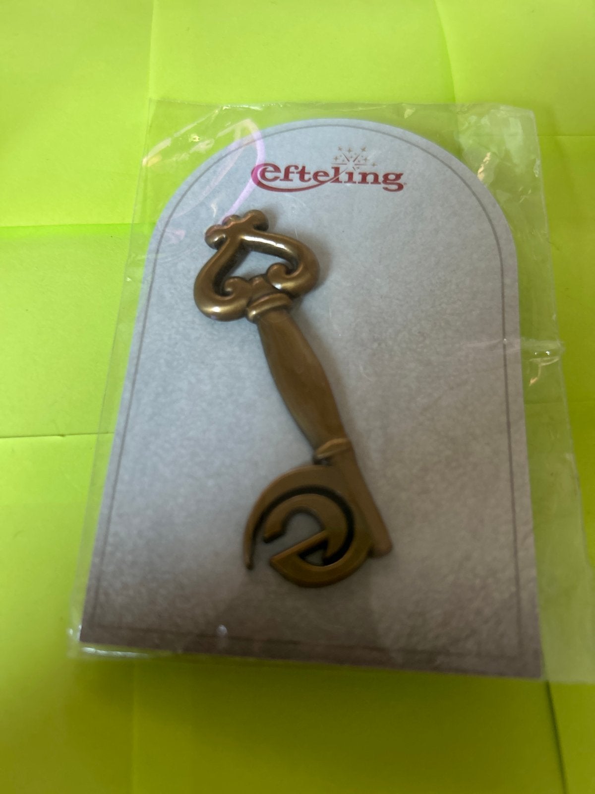 Efteling De Sleutel tot de Wereld pin/speldje, Verzamelen, Ophalen of Verzenden, Nieuw, Button of Speldje