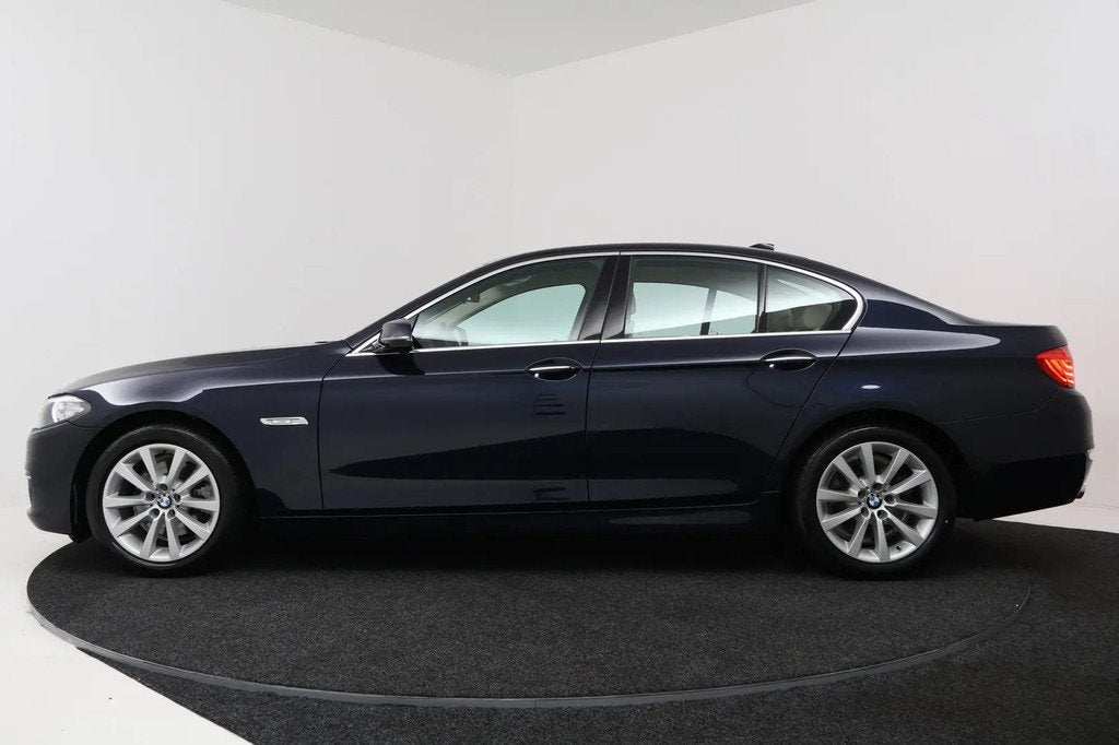 BMW 5 Serie 520i High Executive (STOELVERWARMIN € 17.445,0, Gebruikt, 4 cilinders, 2000 kg, Blauw