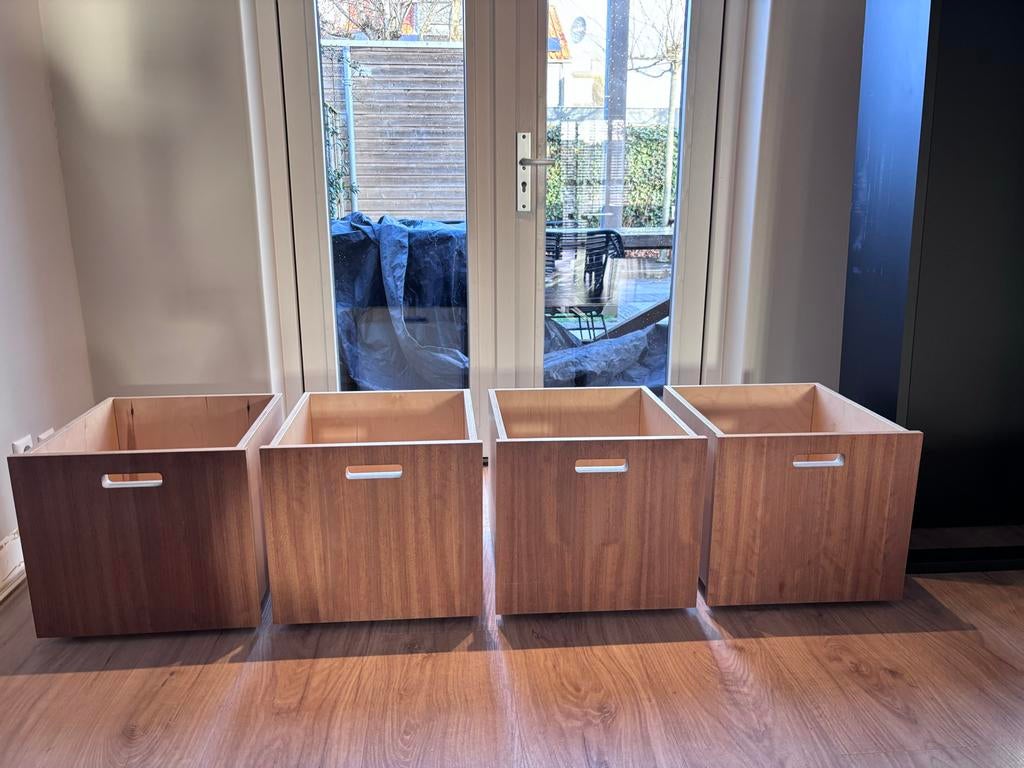 4 houten opbergbakken op wieltjes, Ophalen, Minder dan 50 cm, Gebruikt, Minder dan 50 cm