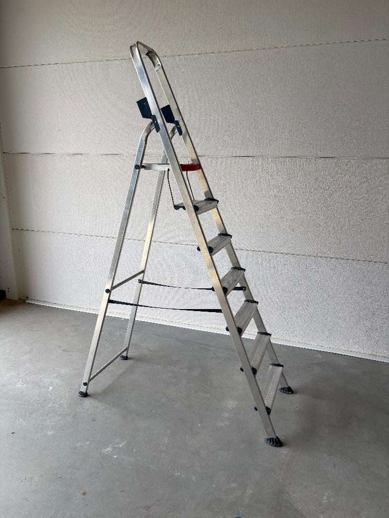 Altrex trap home & garden 7 treden, Doe-het-zelf en Verbouw, Ladders en Trappen, Ophalen, Trap, Zo goed als nieuw, Opvouwbaar of Inschuifbaar