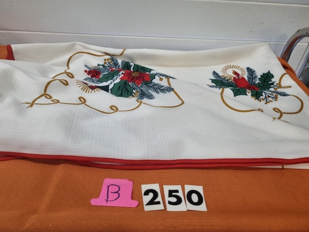 tafelkleed kerst met kaarsen en hulst 250b, Ophalen of Verzenden, 'T Olde Gre-j, Info@toldegrej.nl, Endepoelstraat 20f Didam