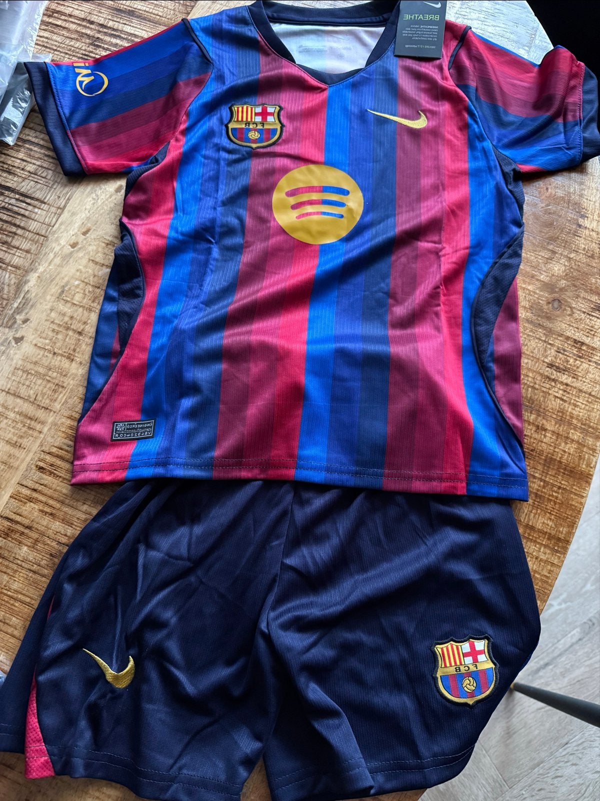 FC Barcelona tenue 2026/2027 met sokken - Maat 146/152, Kinderen en Baby's, Kinderkleding | Maat 146, Ophalen of Verzenden, Nieuw
