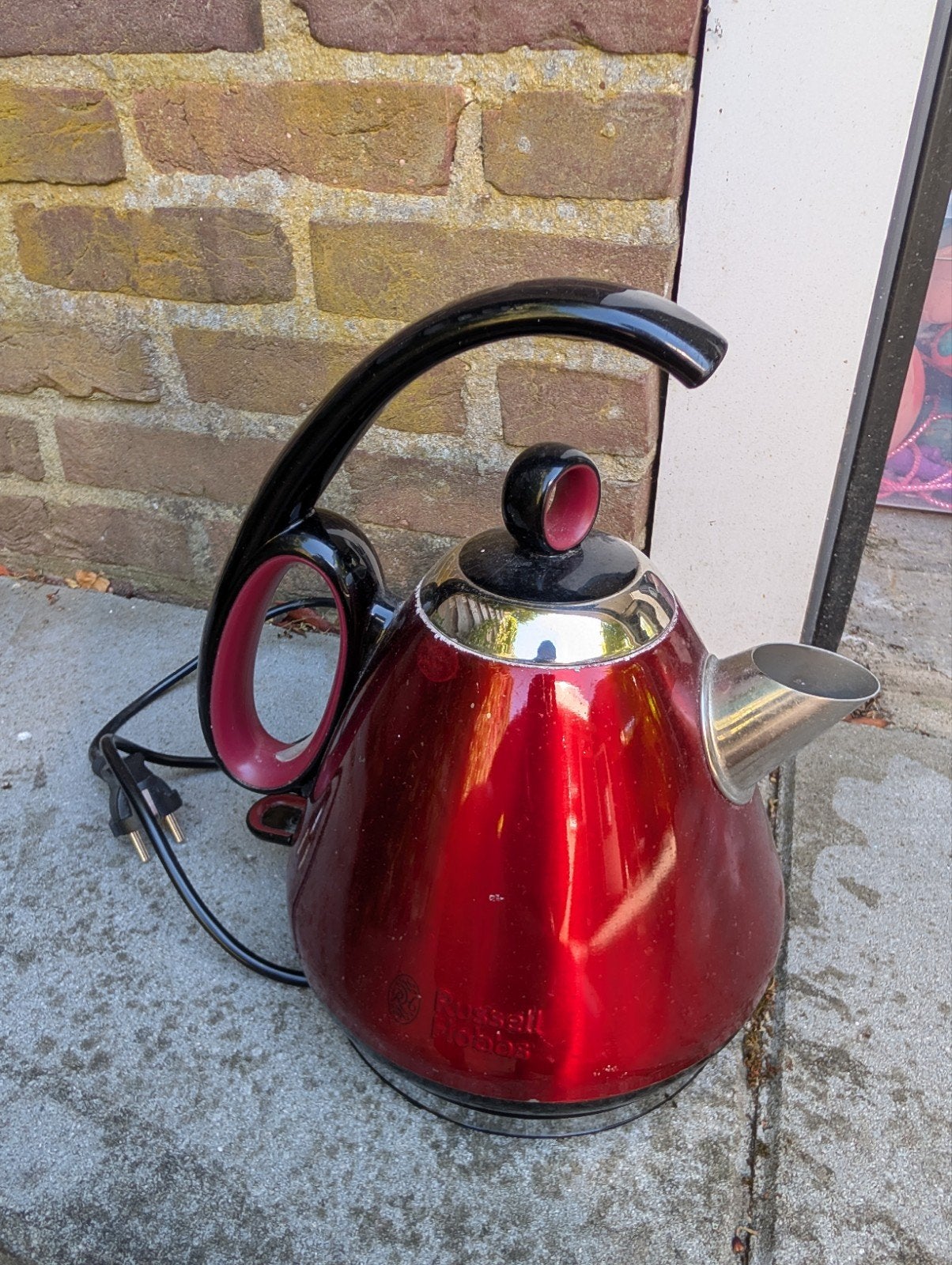 Russell Hobbs Waterkoker Rood 1,7L, 1 tot 2 liter, Ophalen, Gebruikt, Rvs