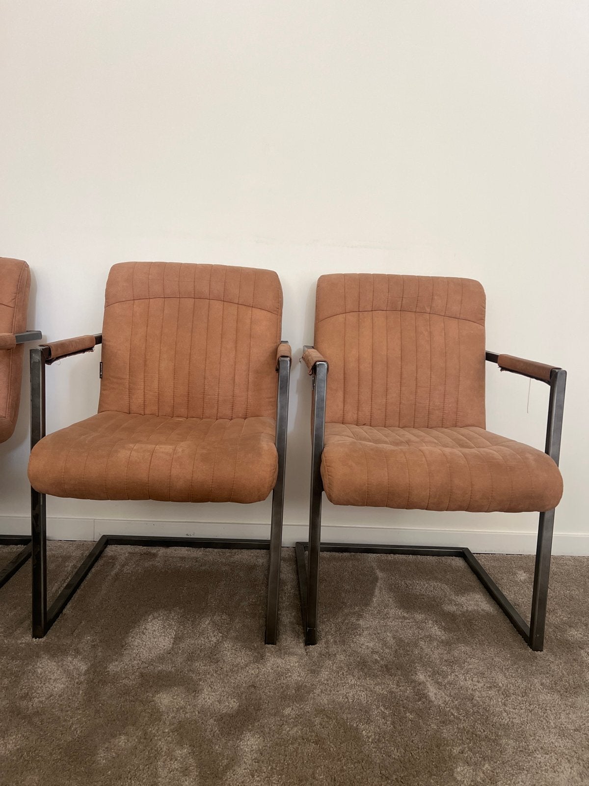 6x De Bommel eetkamerstoelen - Bruin stof met armleuning, Ophalen, Gebruikt, Bruin, Stof
