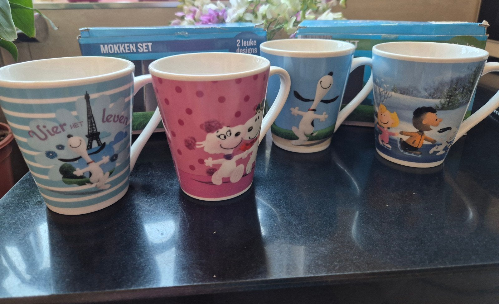 4 grote mokken met Snoopy. NIEUW in Doos, Ophalen of Verzenden, Nieuw, Aardewerk, Kop(pen) en/of Schotel(s)