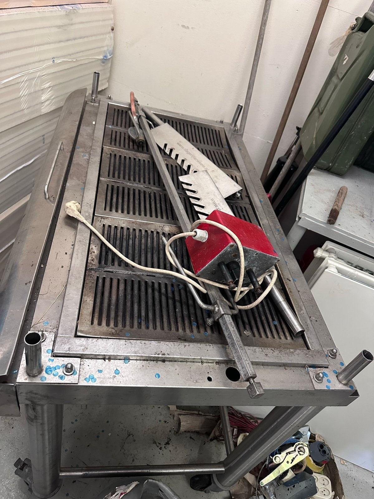 Grote BBQ met spit - Ideaal voor feesten en evenementen, Tuin en Terras, Barbecue-accessoires, Ophalen, Gebruikt