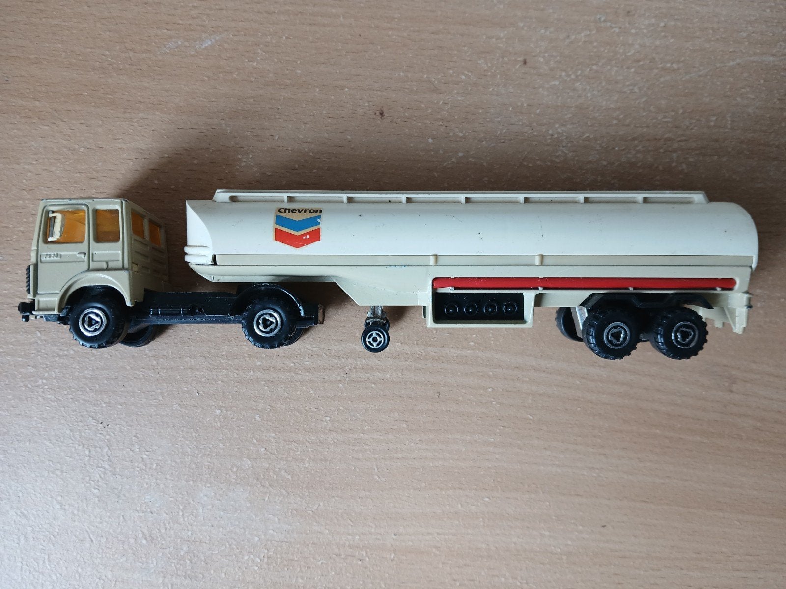 Chevron vrachtwagen, Ophalen, Zo goed als nieuw
