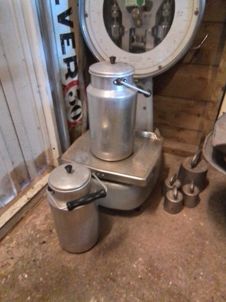 Twee melk busjes, Ophalen of Verzenden
