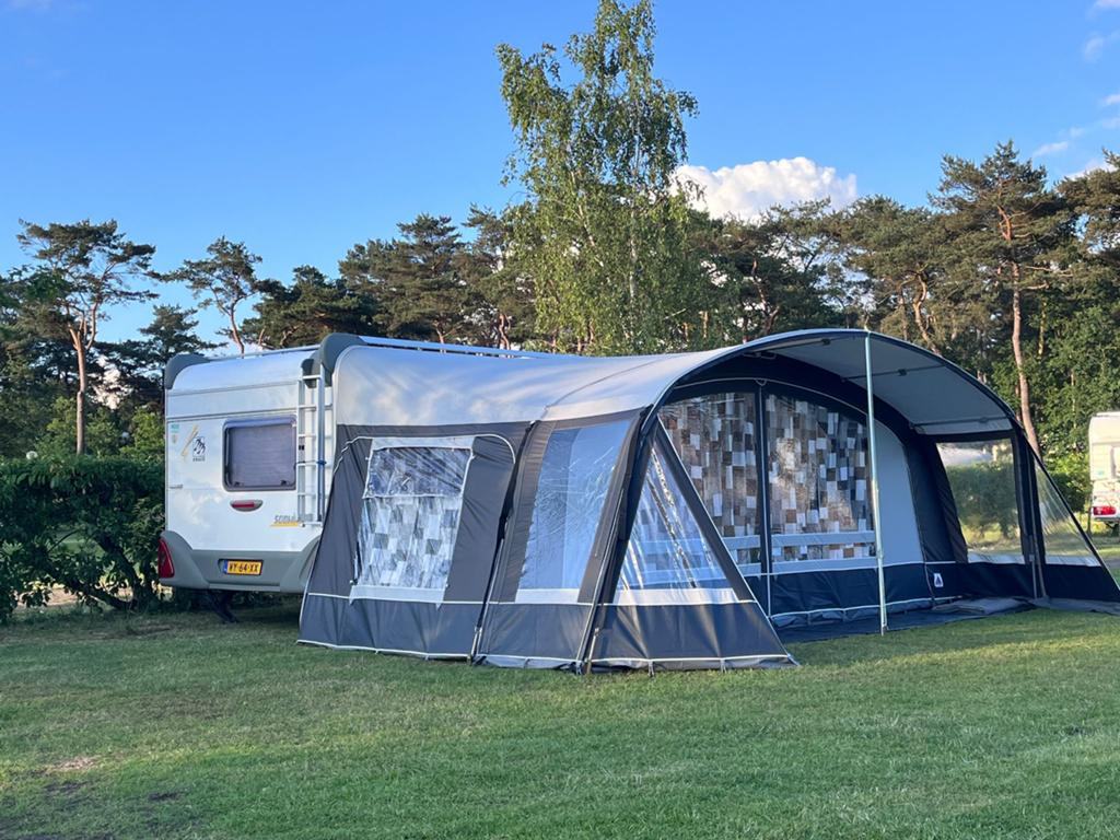 Knaus Sudwind 500 TKM - 6 persoons - stapelbed uit 2000, Vast bed, Treinzit, Particulier, 5 tot 6 meter