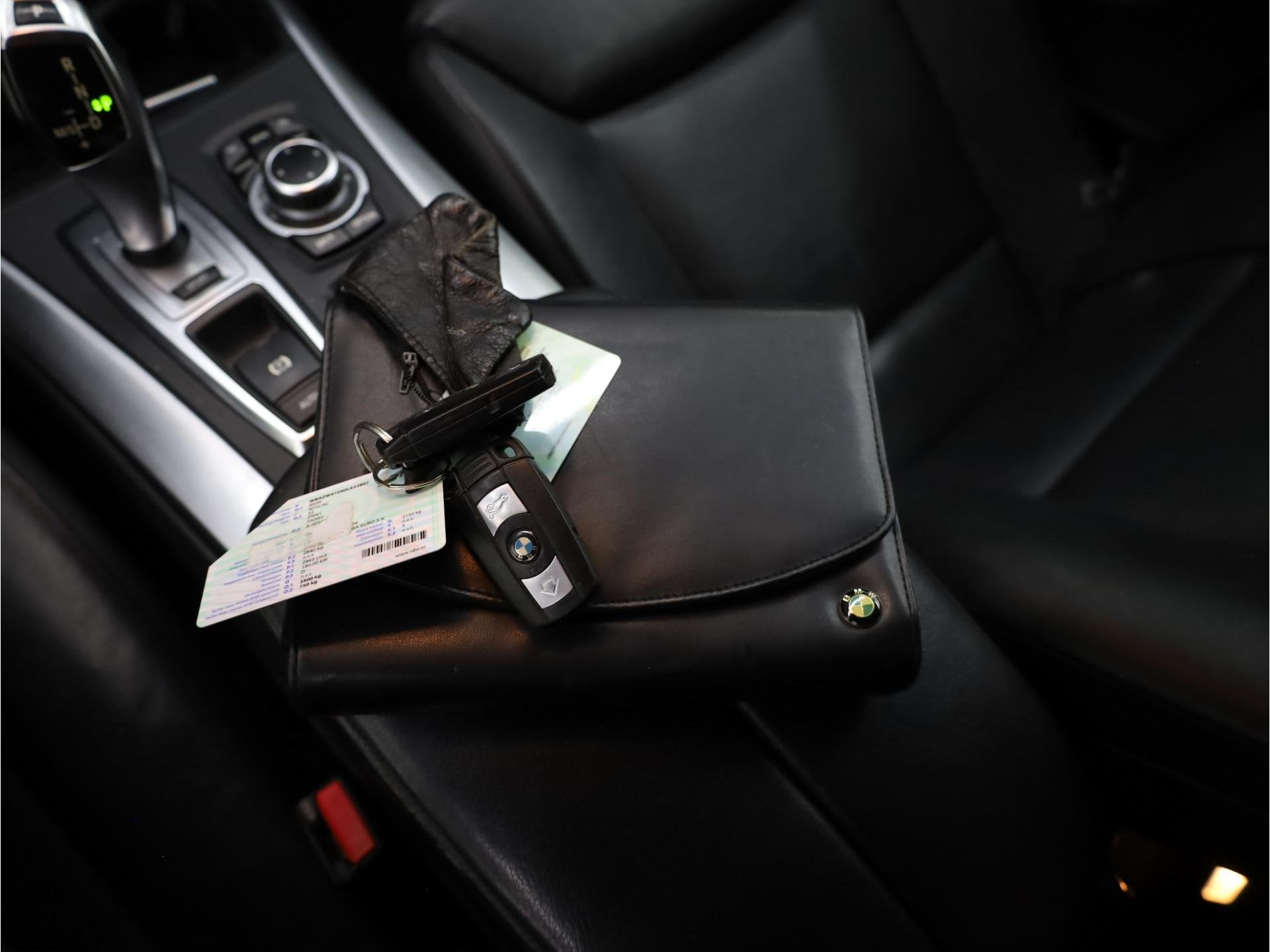 Foto 6 van BMW X5 xDrive30d High Executive | Nieuwe APK