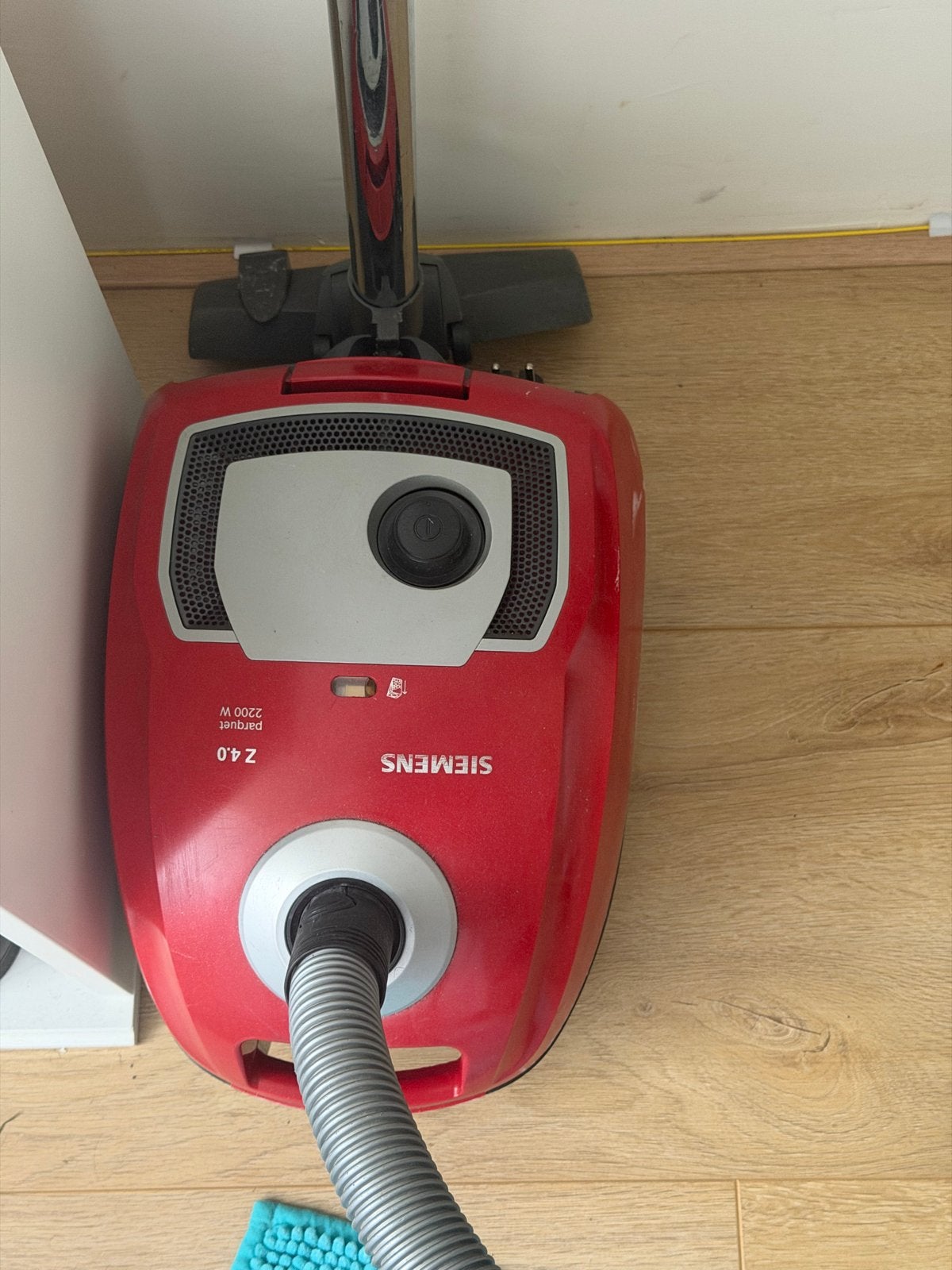 Kapotte stofzuiger Siemens Z 4.0 parquet 2200w, Witgoed en Apparatuur, Stofzuigers, Siemens, Gebruikt, 2000 watt of meer, Ophalen