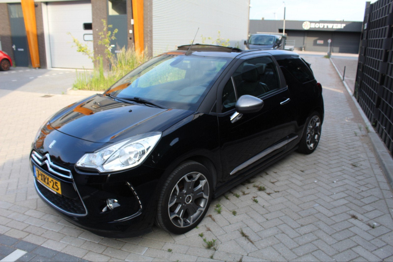 Citroën DS3 1.6 THP Cabrio 2013 Zwart