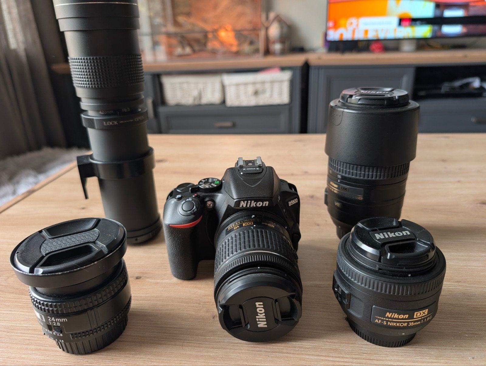 Nikon D5600 DSLR camera met diverse lenzen, Nikon, Ophalen of Verzenden, Autofocus, Gebruikt
