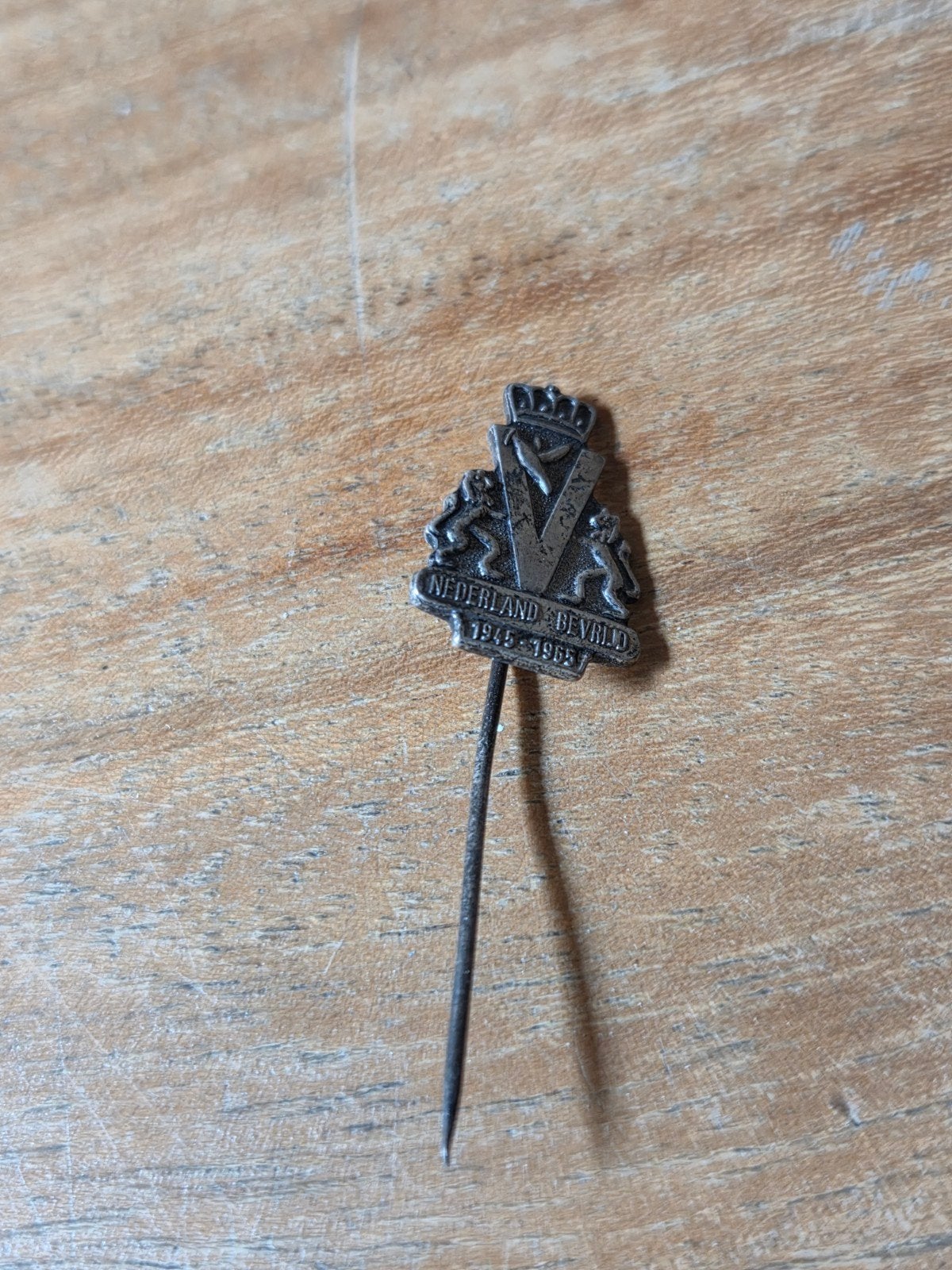 Wo2 bevrijding speldje, Verzamelen, Militaria | Tweede Wereldoorlog, Ophalen of Verzenden, Nederland, Embleem of Badge