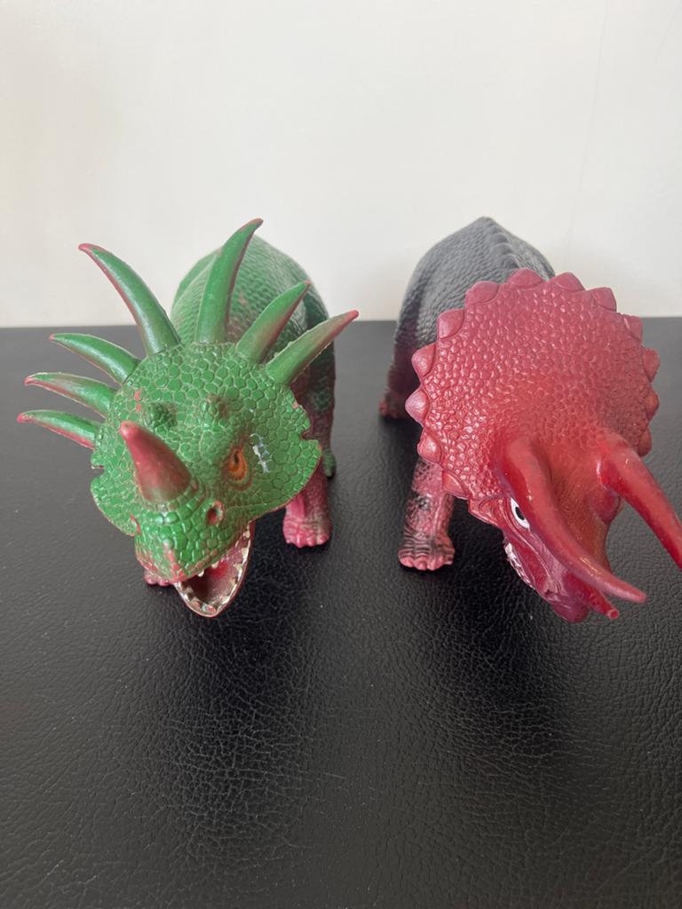 2 Dinosaurus Speelgoed Triceratops Groen Rood, Ophalen of Verzenden, Gebruikt, Jongen of Meisje