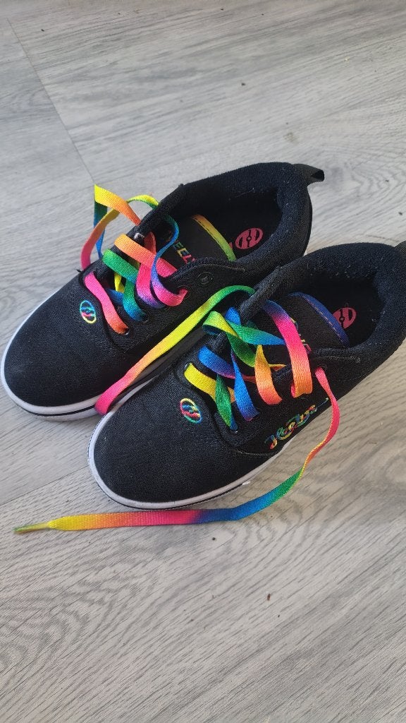 schoenen met wieltjes nieuw!, Ophalen, Heelys, Jongen of Meisje, Schoenen