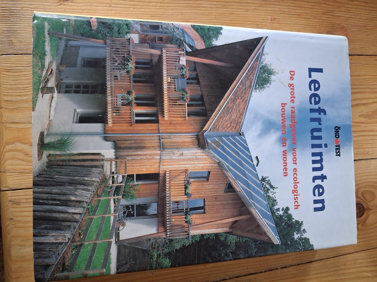 Leefruimten: Ecologisch Bouwen en Wonen Gids, Boeken, Ophalen of Verzenden, Zo goed als nieuw, ÖKO-TEST, Interieur en Design
