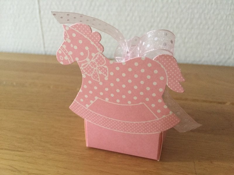 uitdeel bedankjes doosje baby roze schommelpaard 129 stuks, Ophalen of Verzenden, Nieuw
