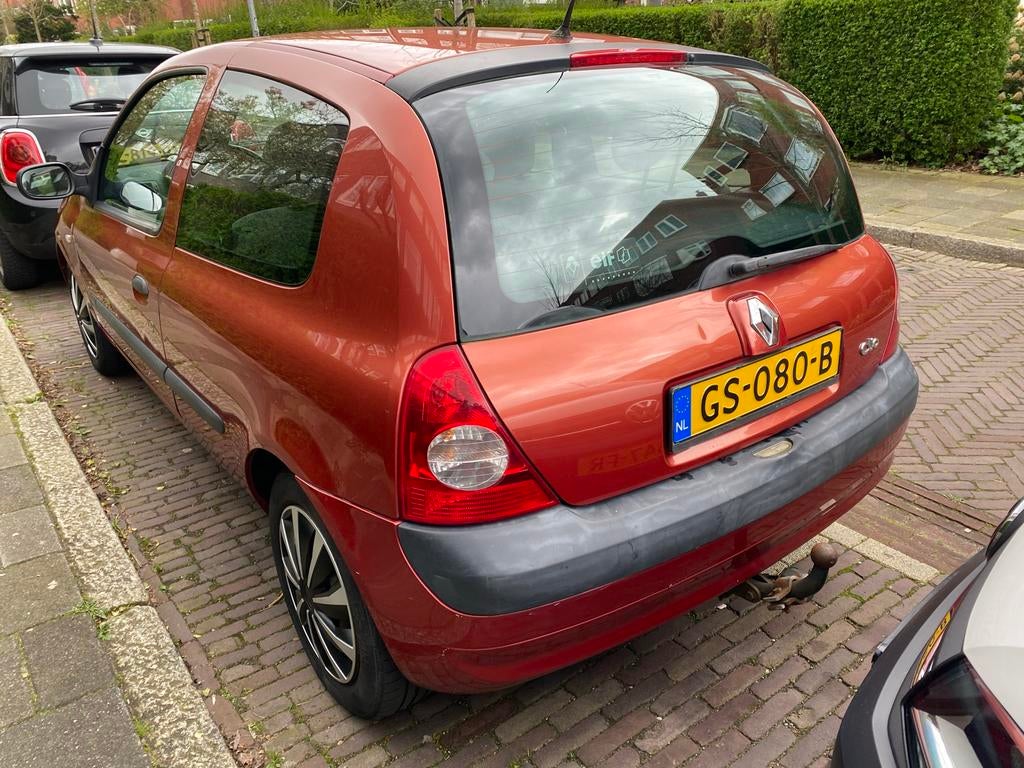 Renault Clio 1.2 E4 2005 Rood, Voorwielaandrijving, 31 €/maand, 4 cilinders, 58 pk