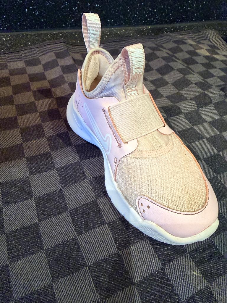 Nike kindersneakers – maat 27, Gebruikt, Ophalen of Verzenden, Nike, Jongen of Meisje