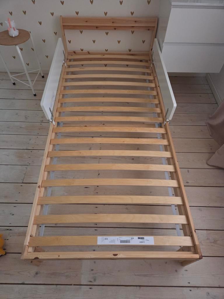 IKEA NEIDEN bed 90x200 met matras en waterdichte beschermer, Huis en Inrichting, Ophalen, 90 cm, Eenpersoons, Wit