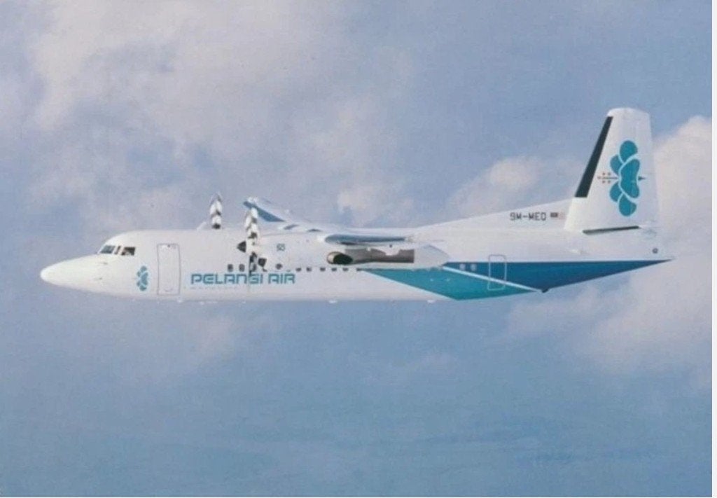 Pelangi Air Fokker 50 ansichtkaart, Ophalen of Verzenden, Nieuw, Kaart, Foto of Prent
