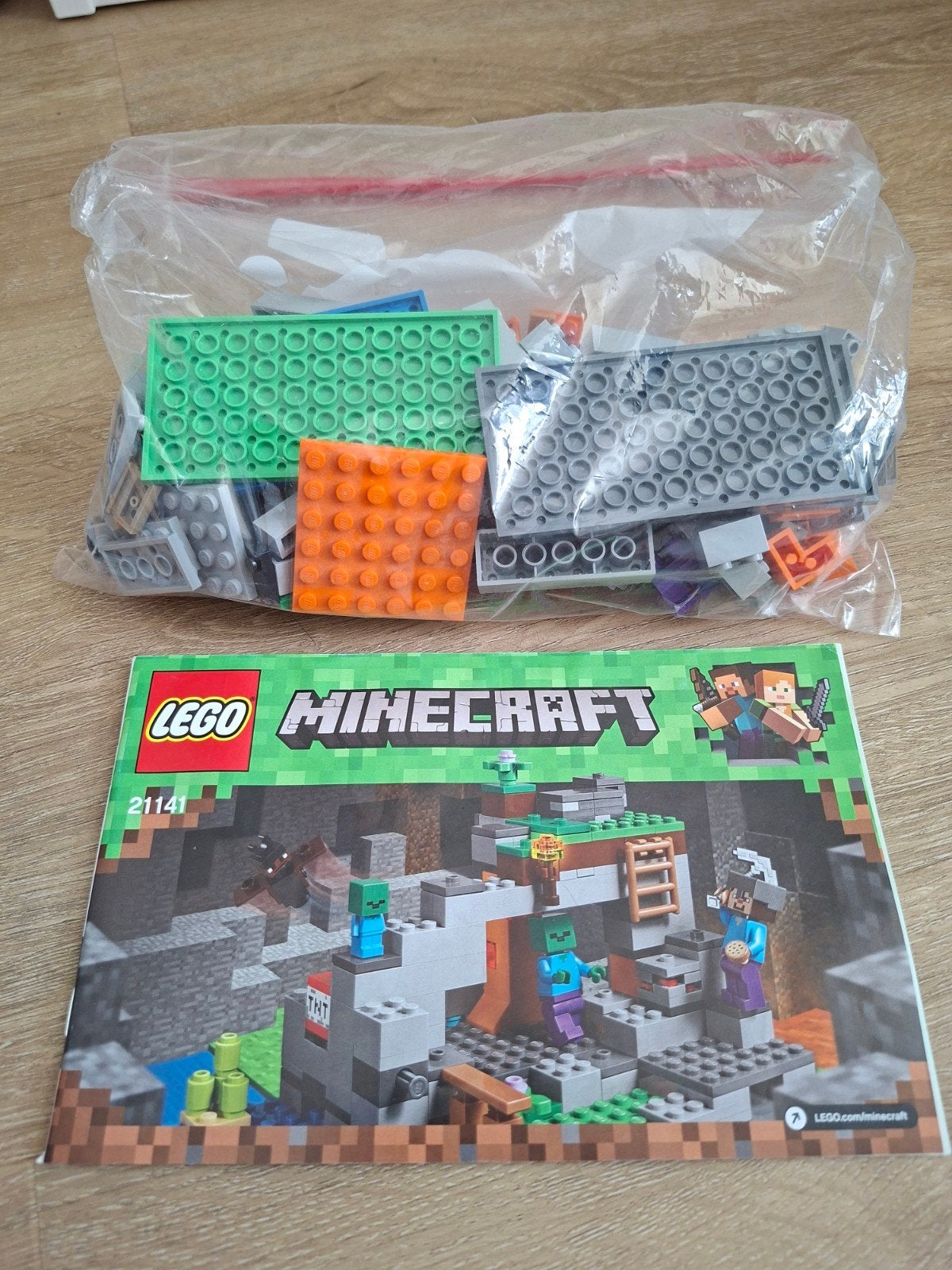 LEGO Minecraft 21141 De Zombiegrot - Compleet met boekje, Ophalen of Verzenden, Gebruikt, Overige merken
