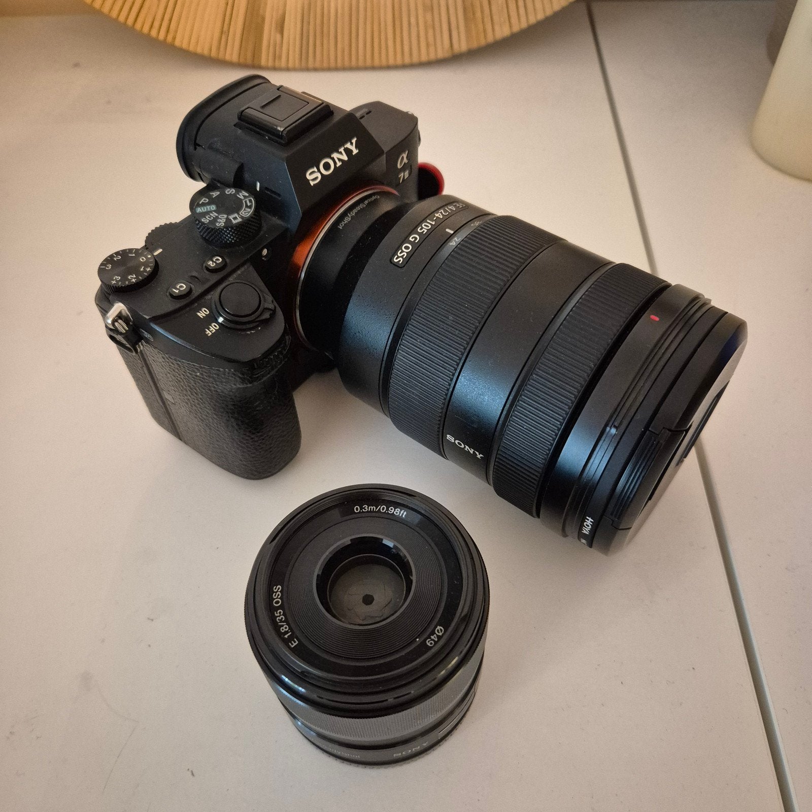 Sony A7 III Full-Frame Camera met 2 Lensen, Kantelbaar/draaibaar scherm, Ophalen of Verzenden, Zo goed als nieuw, Lensdop