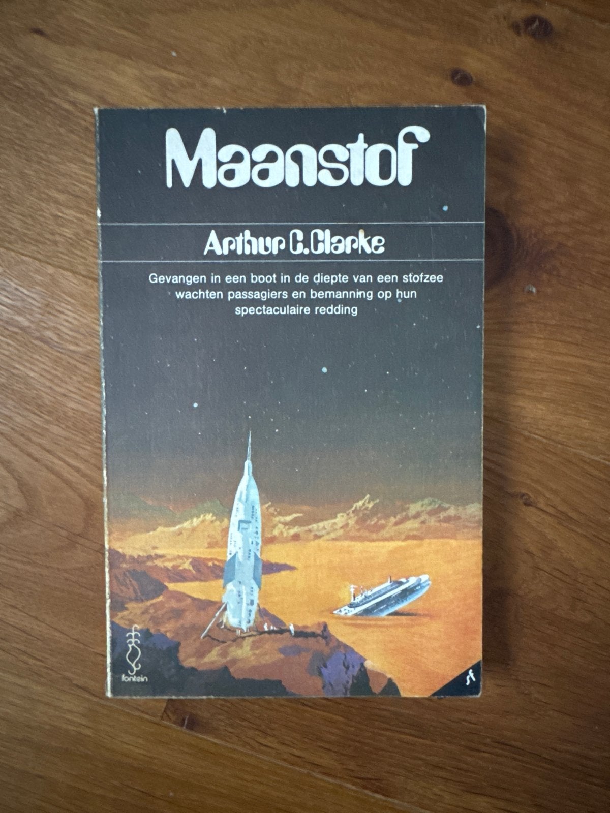 Maanstof - Arthur C. Clarke (Sciencefiction), Ophalen of Verzenden, Gelezen