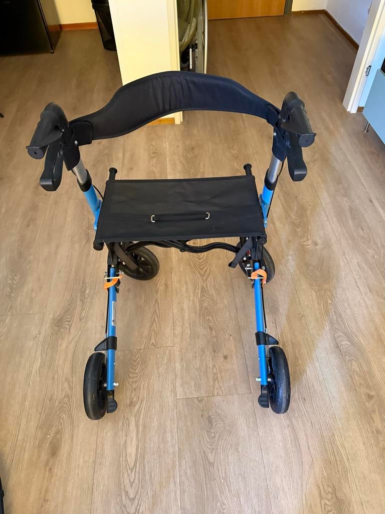 Rollator 10 maanden oud bon aanwezig, Diversen, Ophalen, Lichtgewicht, Nieuw