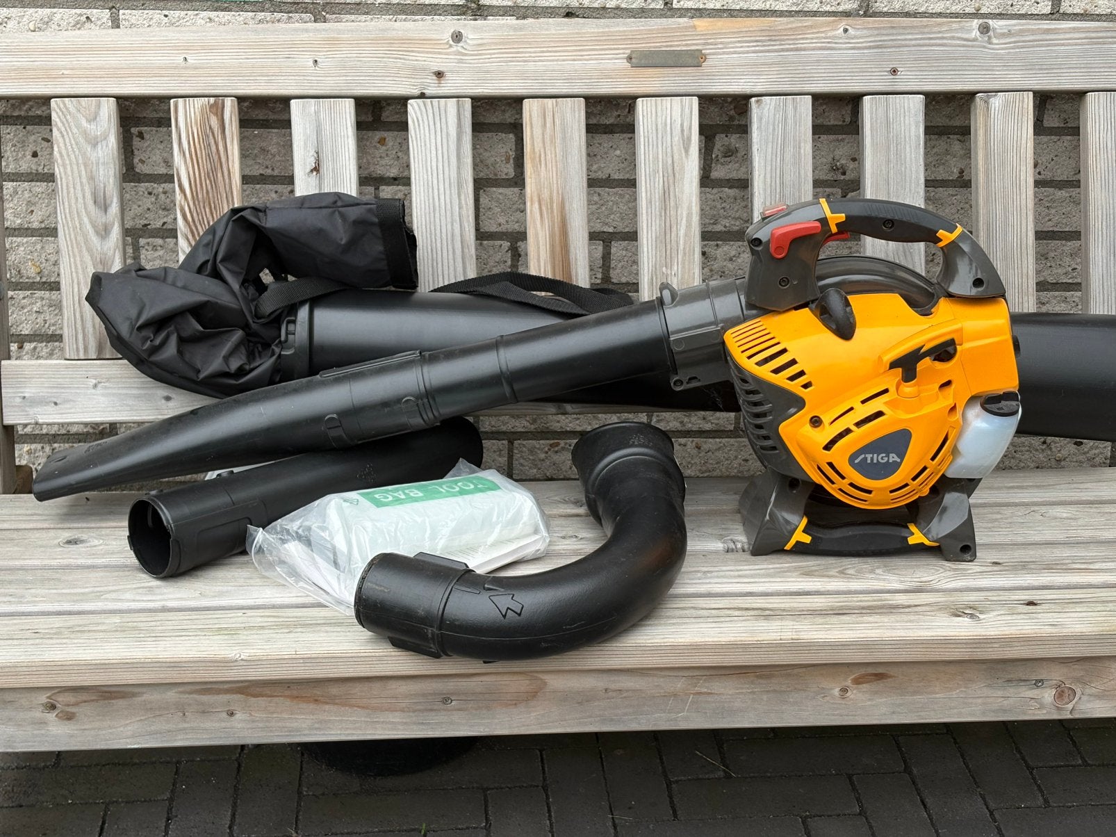 Stiga SBL 327 V benzine bladblazer / bladzuiger, Tuin en Terras, Bladblazers, Ophalen, Benzine, Met opvangzak, Handgedragen