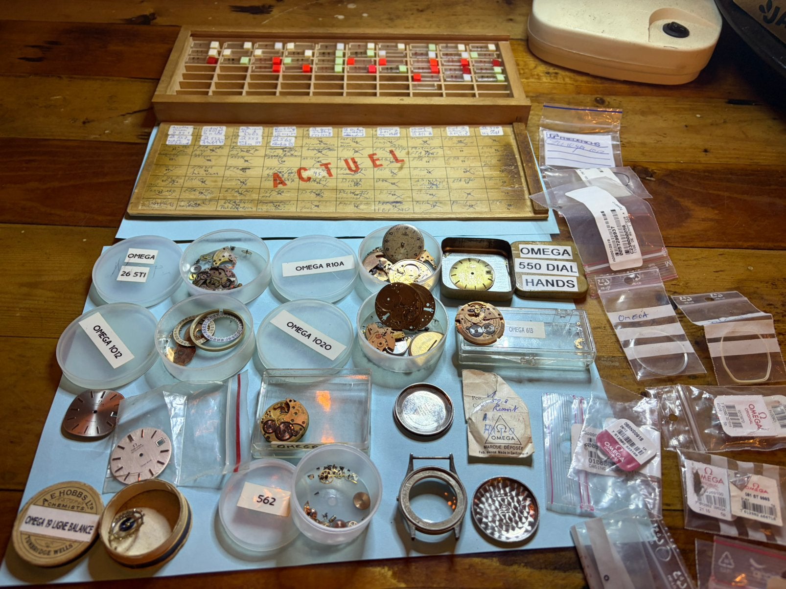 Groot lot vintage Omega horloge onderdelen en uurwerken, Sieraden, Tassen en Uiterlijk, Horloges | Antiek, Ophalen of Verzenden