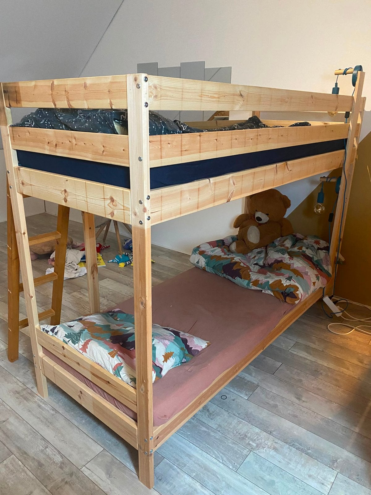 Ikea stapelbed compleet met matrasen en lampjes, Ophalen, Zo goed als nieuw, Stapelbed