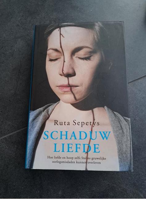 Ruta Sepetys - Schaduwliefde, Ophalen of Verzenden, Gelezen