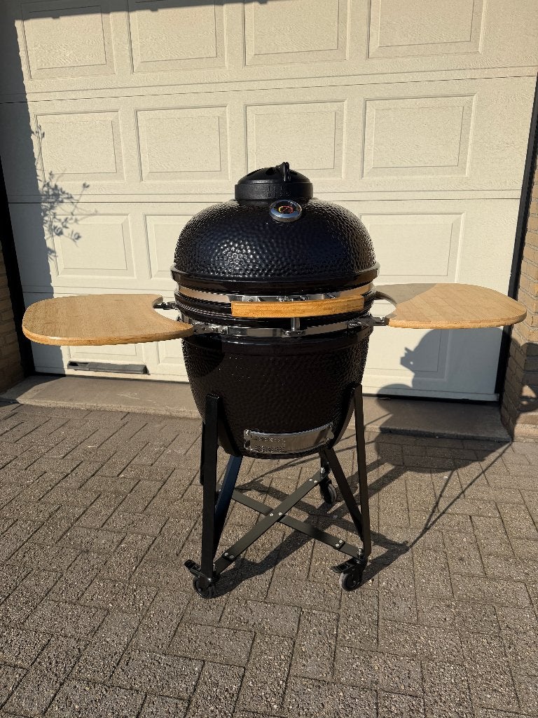 Foto 2 van KAMADO   BBQ  Urban Chef  22'' Geheel Compleet  NIEUW !!!!