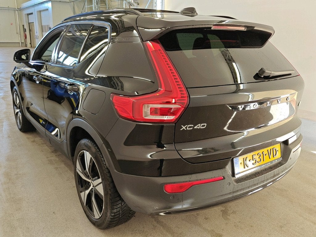 Volvo XC40 78kWh 408pk Recharge P8 AWD R-Design | SOH 90% |, Auto's, Volvo, 1300 min, Gebruikt, Zwart, Zwart