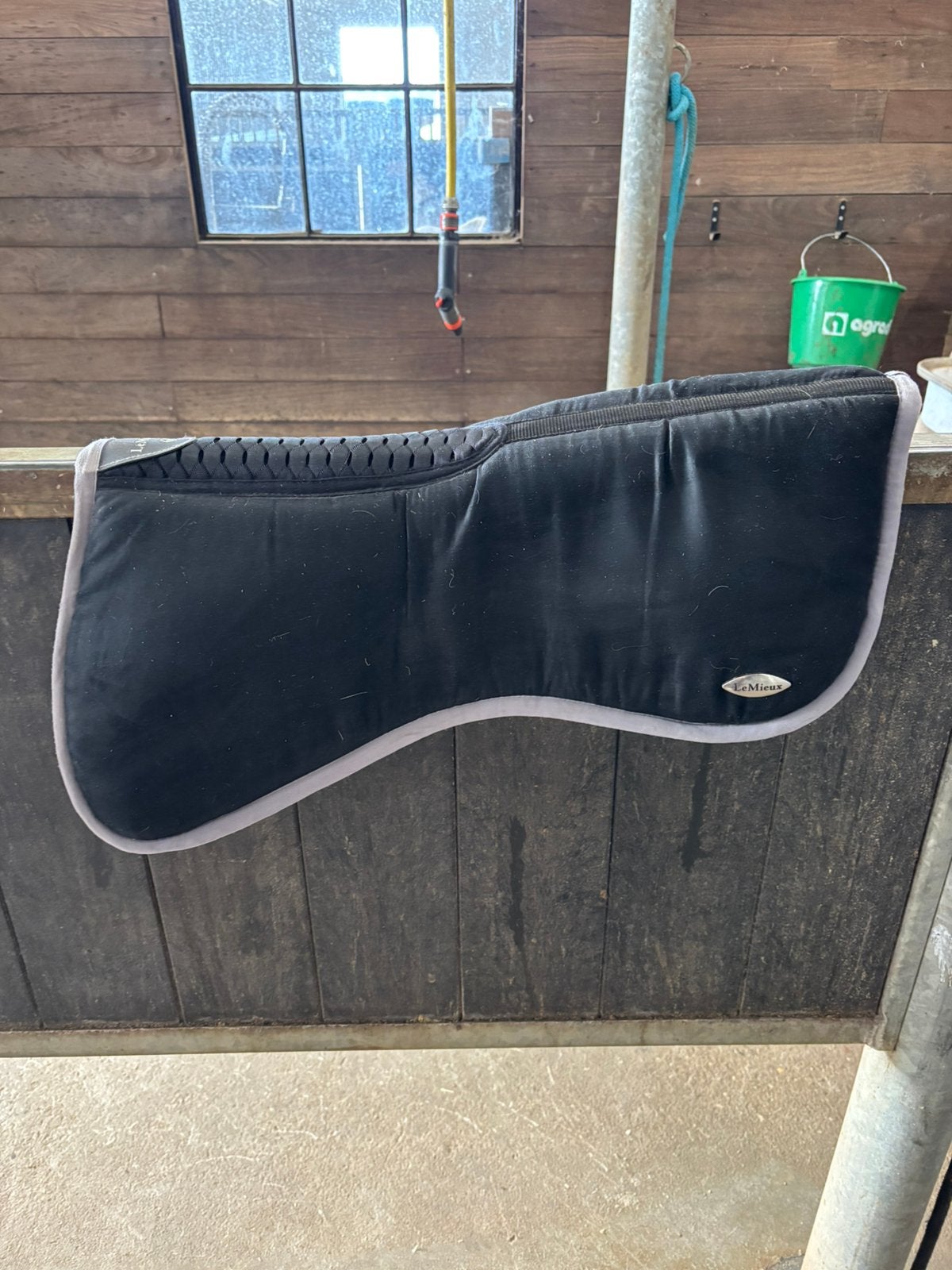 Lemieux pad zwart full, Dieren en Toebehoren, Paarden en Pony's | Dekens en Dekjes, Full (L), Ophalen of Verzenden, Zo goed als nieuw