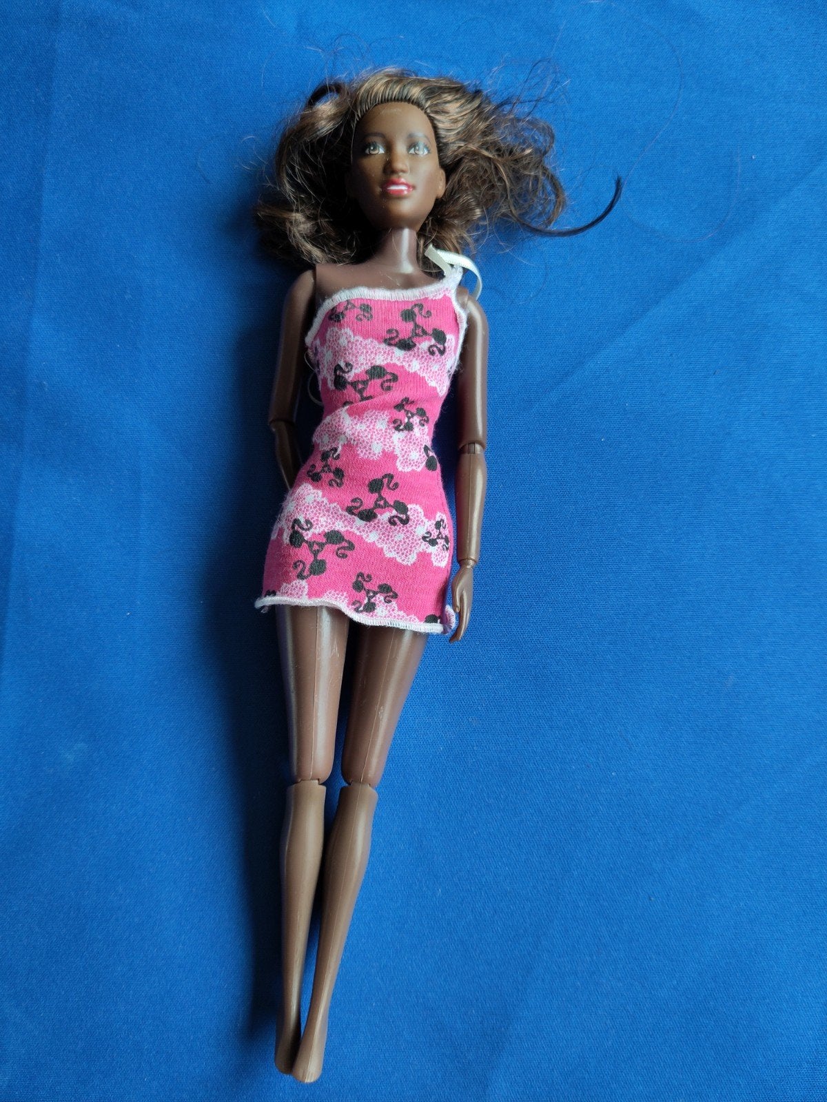 Mooie donkere  Barbie achtige pop, Ophalen of Verzenden, Gebruikt, Barbie