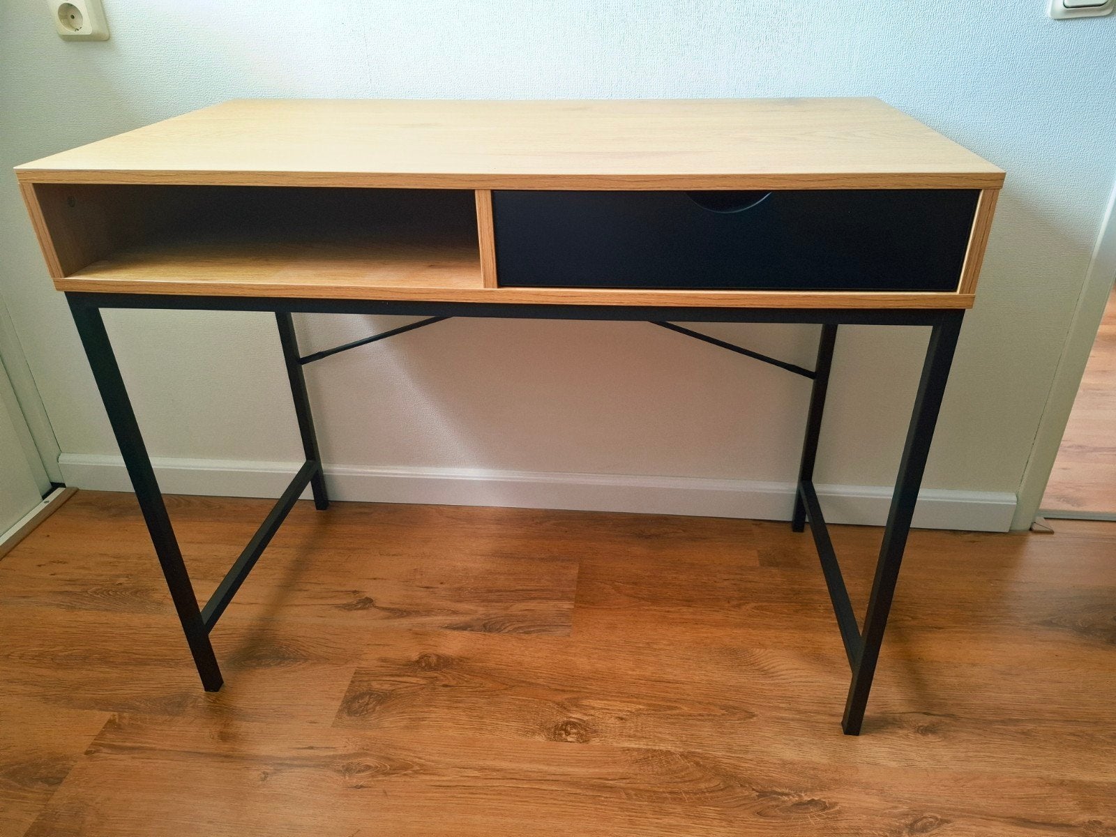 bureau, 48 cm, Hout, Bruin, Zo goed als nieuw