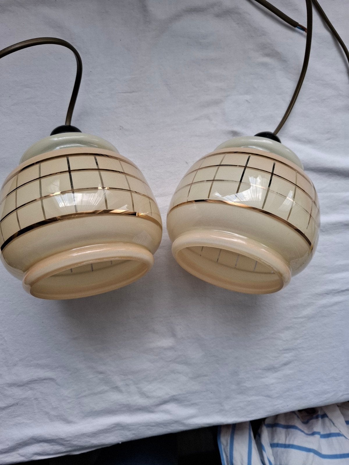 2 stuks oude glazen hanglampen, Ophalen of Verzenden, Gebruikt, Glas, Minder dan 50 cm