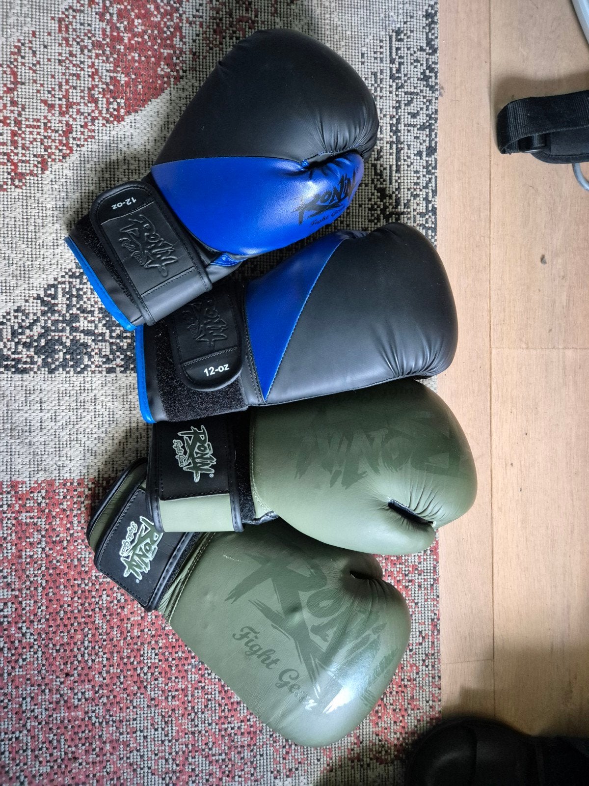 Diverse sets (kick)Bokshandschoenen 10/12 oz, Ophalen of Verzenden, Gebruikt, Bokshandschoenen